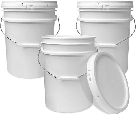 Cubo redondo blanco de 5 galones con tapa para el almacenamiento de alimentos para animales